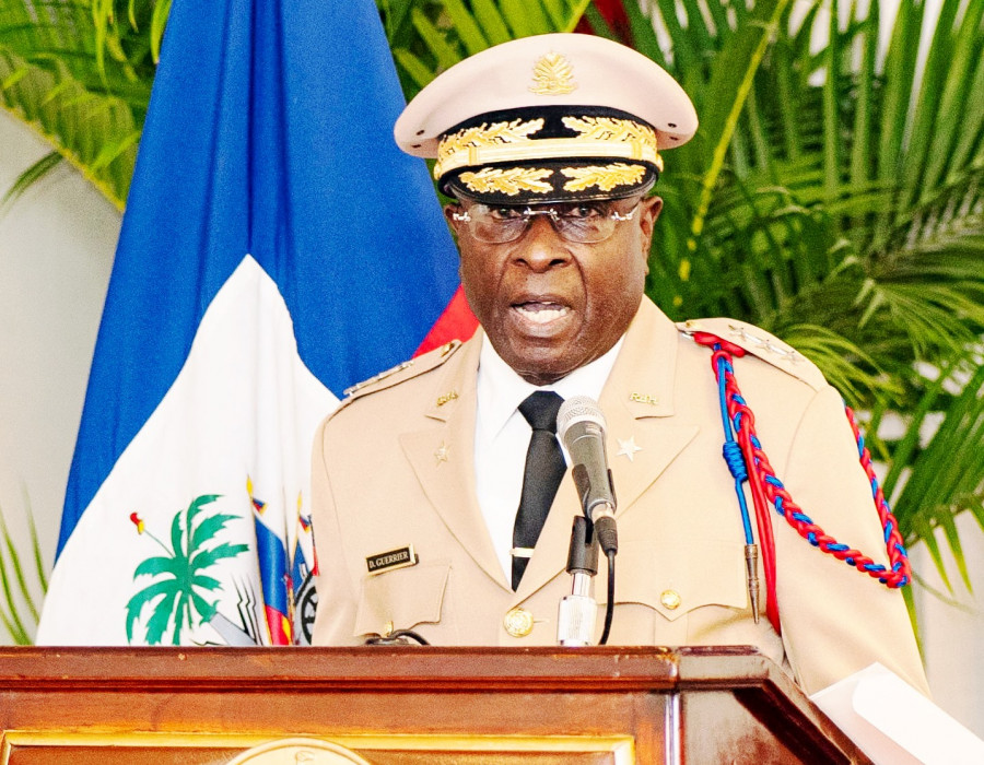 Haiti FFAA Cmte en Jefe  Guerrier MinDefH