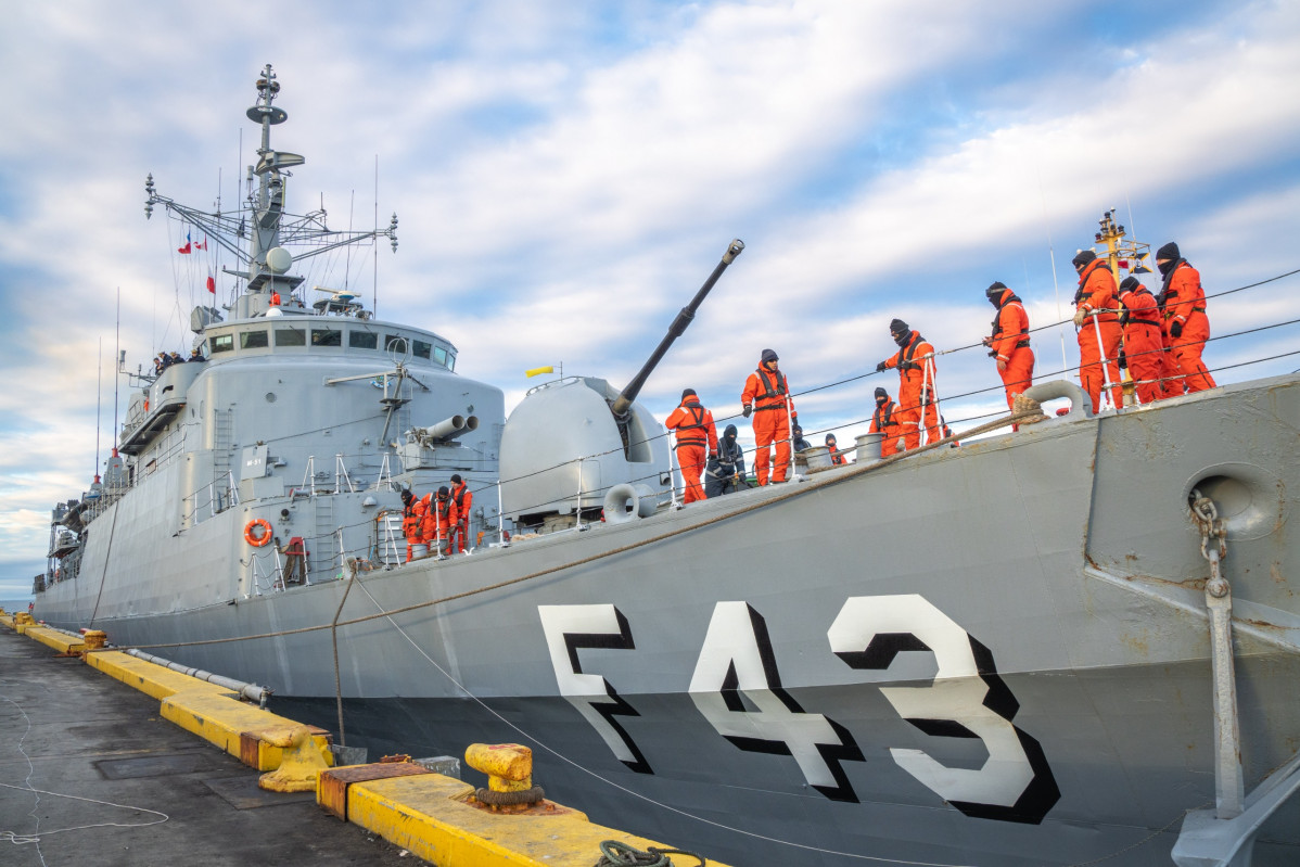 El buque en el muelle Prat de Punta Arenas Firma Armada de Chile