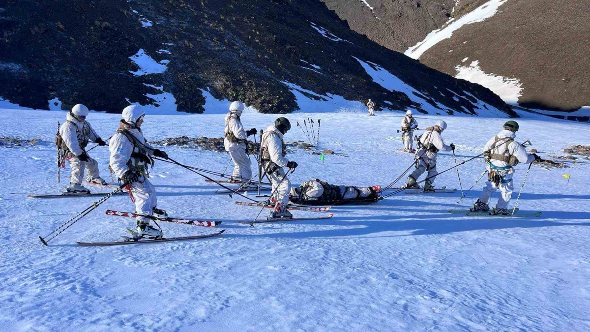 Curso Avanzado de Montau00f1a Invernal (ARG 2024)1 