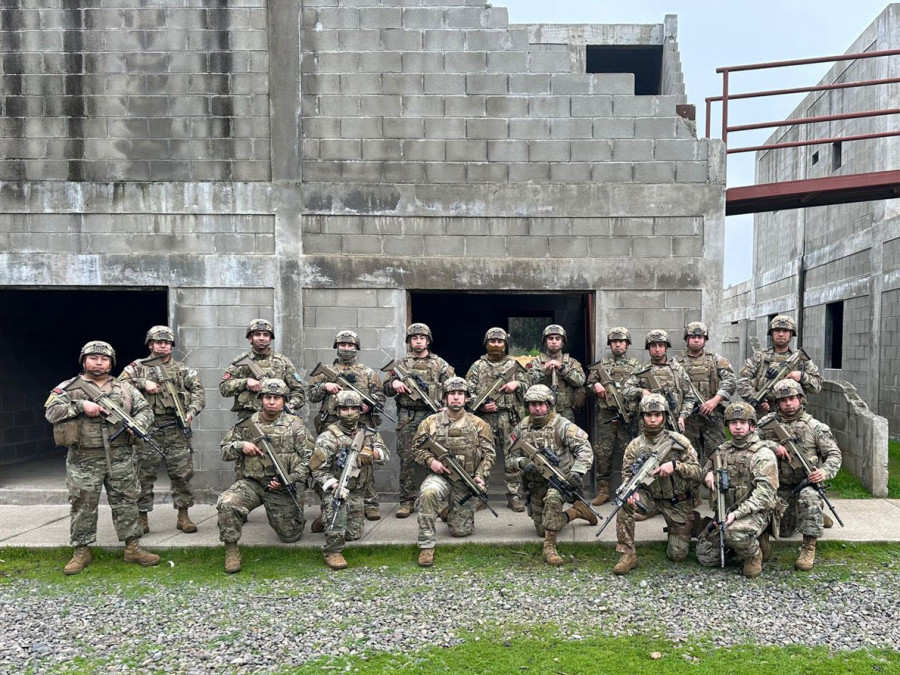 Infantes de Marina de Chile y Argentina en Fuerte IM Contraalmirante Félix Aguayo Bastidas de Concón Firma Estado Mayor Conjunto de Chile