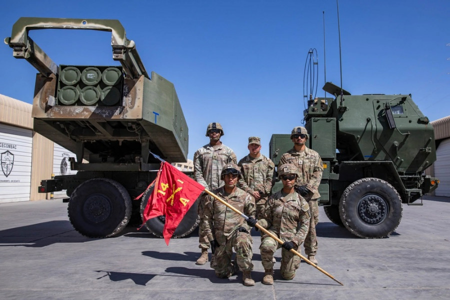 Personal del 1° Batallón del 14° Regimiento de Artillería de Campaña de la 75ª Brigada de Artillería de Campaña junto a un M142 Himars en el Campo Militar Pozo Almonte del Ejército de Chile F