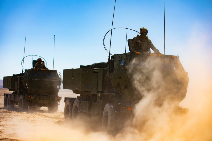 Dos M142 Himars del US Army avanzando en el desierto de Atacama en la Región de Tarapacá Firma United States Army South