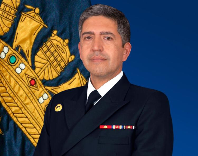 Contraalmirante Jorge Castillo Firma Armada de Chile