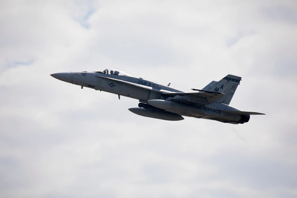 F 18C Hornet del VMFA 112 Cowboys en el ejercicio Noble Jaguar 2021 Firma Lance Cpl Tyler Harmon US Navy