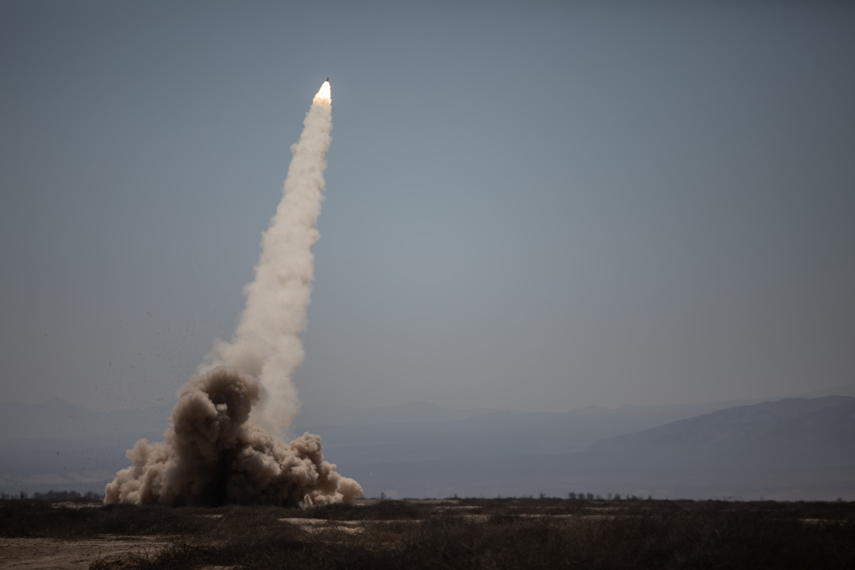 Disparo de sistemas de artillería de cohetes LAR 160 y M142 Himars en Tarapacá Firma Ejército de Chile 005