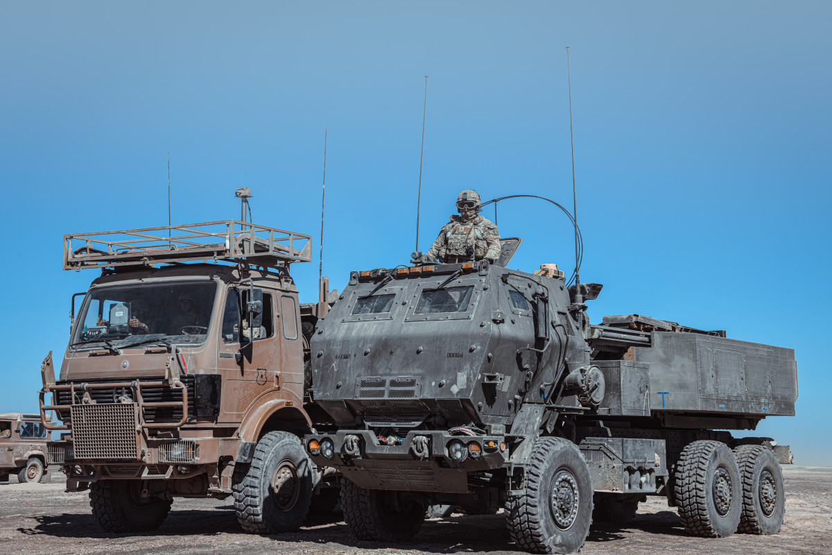 Disparo de sistemas de artillería de cohetes LAR 160 y M142 Himars en Tarapacá Firma Ejército de Chile 017