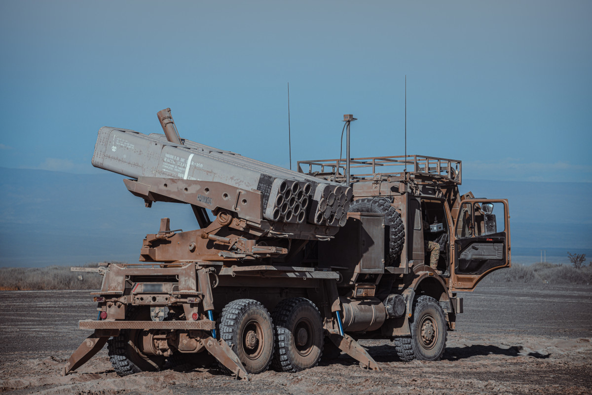 Disparo de sistemas de artillería de cohetes LAR 160 y M142 Himars en Tarapacá Firma Ejército de Chile 011