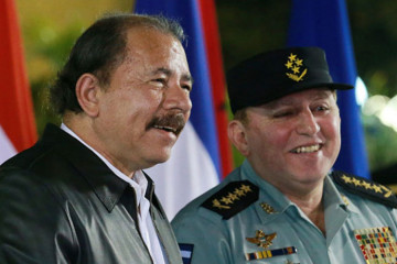 Presidente de Nicaragua y jefe del Ejército realizan ascensos