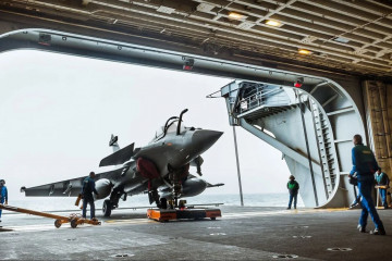 Avión de combate Rafale M en un portaaviones. Foto. Dassault Aviation