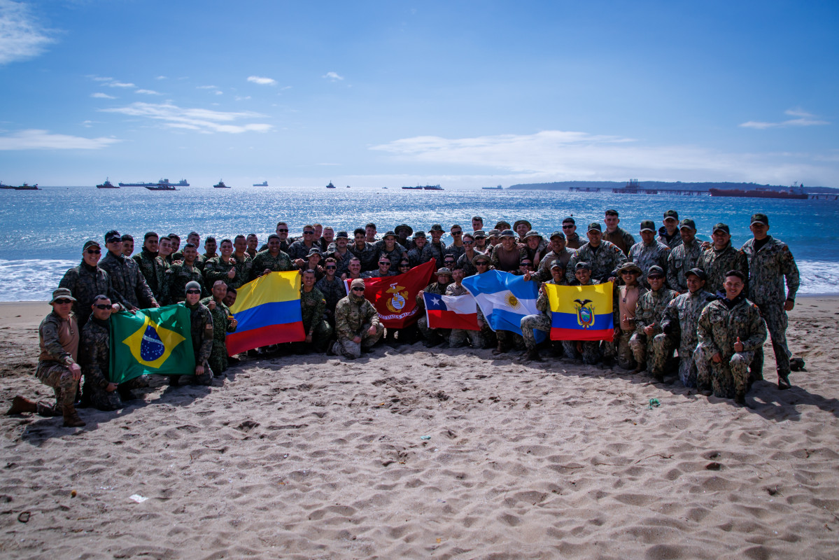 Infantes de Marina de Brasil Colombia Estados Unidos Chile Argentina y Ecuador en entramiento en la costa de la Regiu00f3n de Valparau00edso Firma Armada de Chile