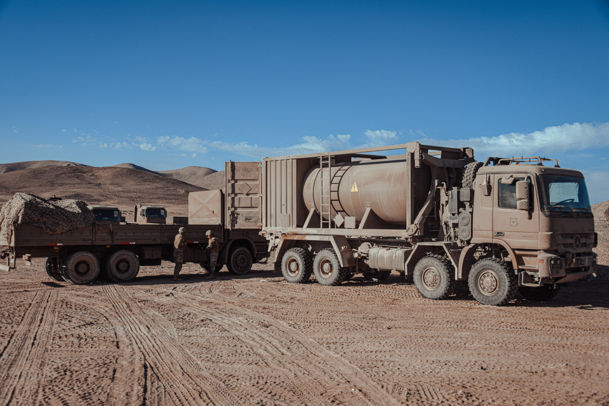 Camiu00f3n Mercedes Benz modelo Actros 3650 con mu00f3dulo logu00edstico Yareta en SF 24 Firma Eju00e9rcito de Chile