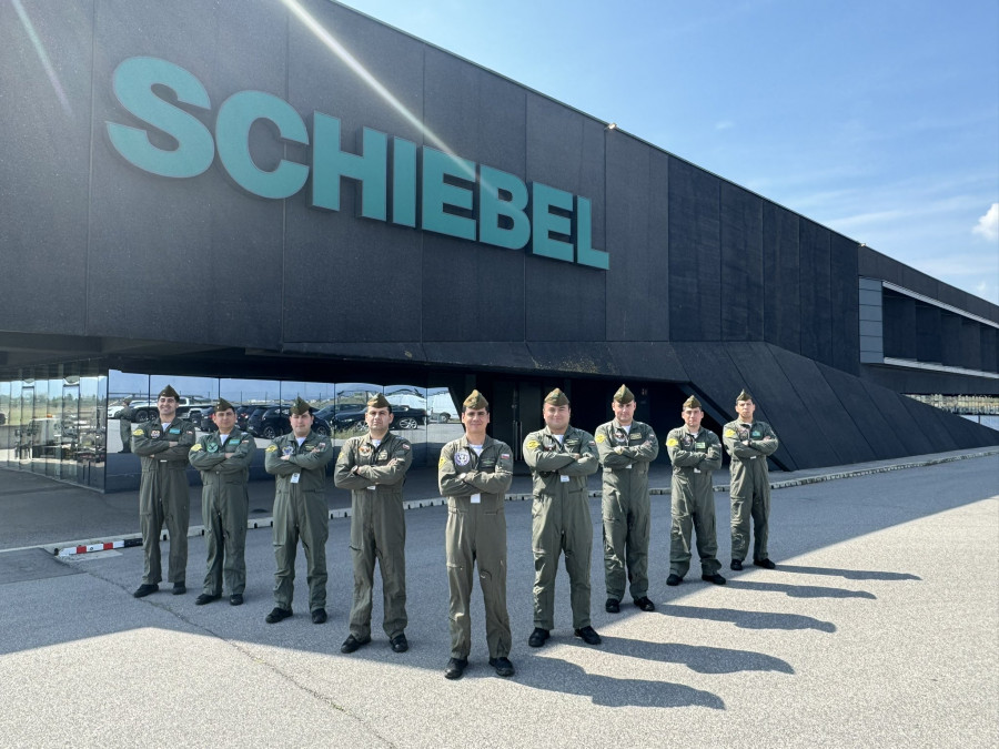 La delegación policial en las instalaciones de Schiebel Firma Carabineros de Chile