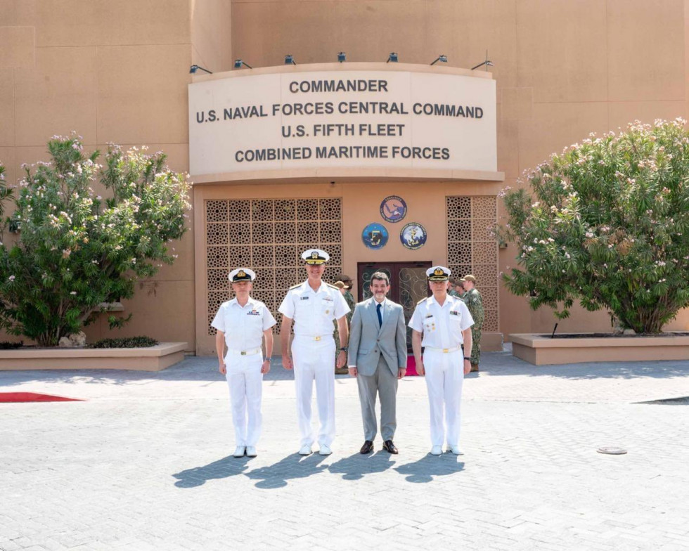 Comodoro Mark Anderson, Vicealmirante George M. Wikoff, Juan Battaleme, Contraalmirante Juan Carlos Coré