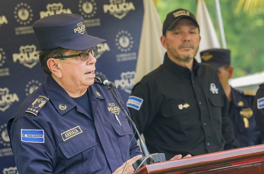 Muere en accidente aéreo el director general de la Policía salvadoreña Mauricio Arriaza