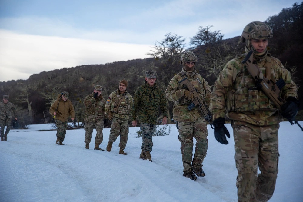 Entrenamiento de Infanteru00eda de Marina de Chile y USMC en Magallanes Firma Sgt Gabriel Durand USMC 002