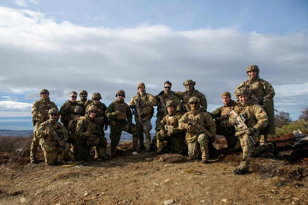 Entrenamiento de Infanteru00eda de Marina de Chile y USMC en Magallanes Firma Sgt Gabriel Durand USMC 004