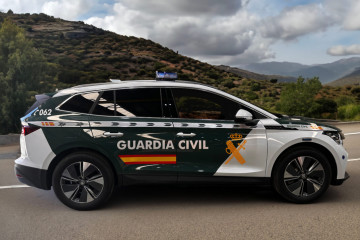 Vehiculo electrico Skoda Enyag de la Guardia Civil