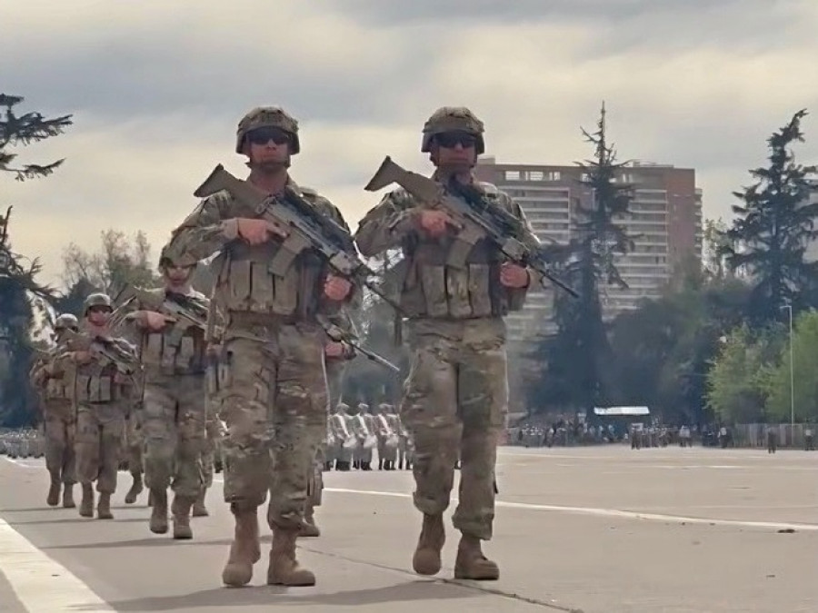 Infantes de Marina de la Brigada Anfibia Expedicionaria en la Revista Preparatoria de la Gran Parada Militar 2024 Firma Armada de Chile