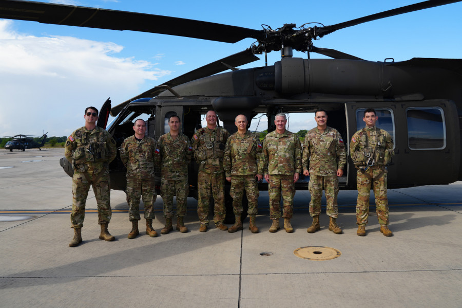 La comitiva del Ejército de Chile en una de las actividades de la visita a Estados Unidos Firma Texas Military Department