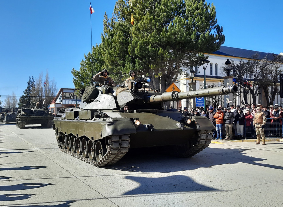 Parada Militar 2024 del Destacamento Acorazado N°5 Lanceros Firma Municipalidad de Puerto Natales