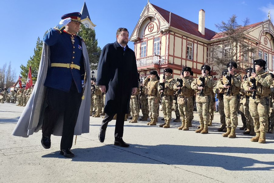 Parada Militar 2024 del Destacamento Acorazado Nu00b05 Lanceros Firma Municipalidad de Puerto Natales 008