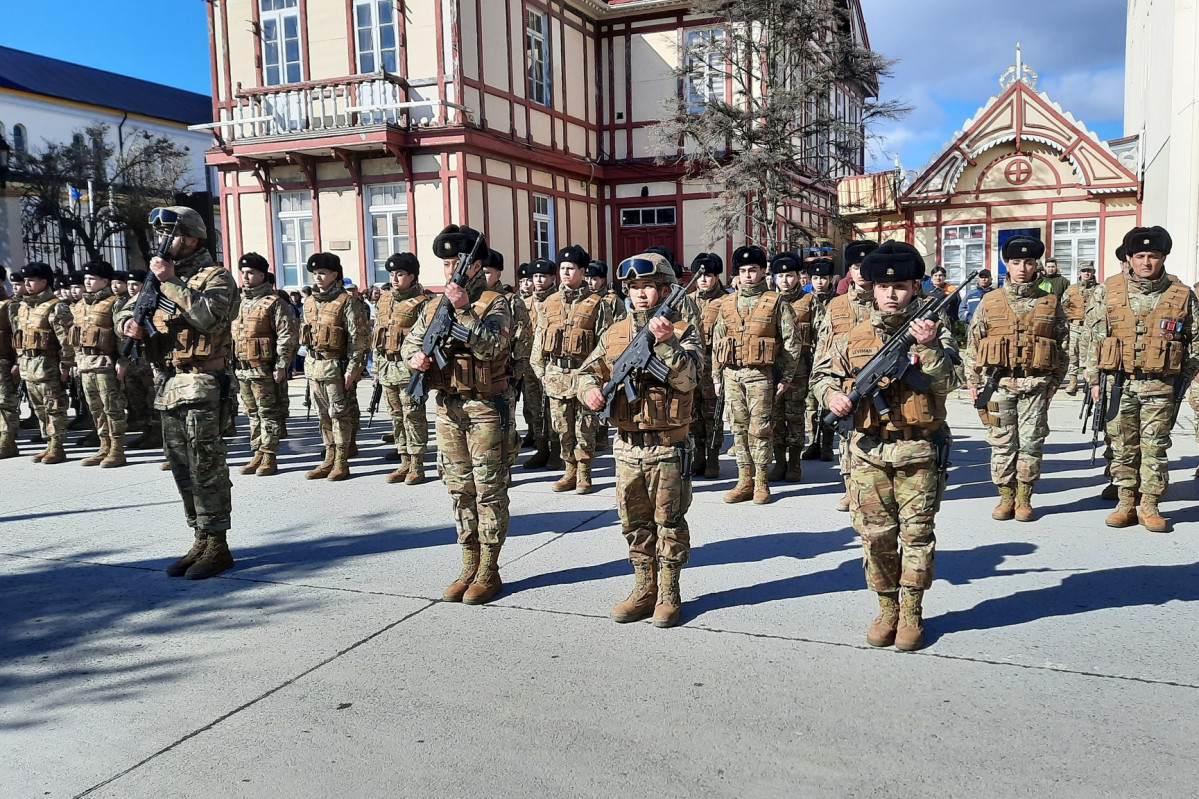 Parada Militar 2024 del Destacamento Acorazado Nu00b05 Lanceros Firma Municipalidad de Puerto Natales 010