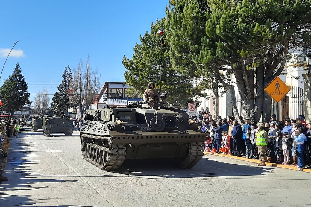 Parada Militar 2024 del Destacamento Acorazado Nu00b05 Lanceros Firma Municipalidad de Puerto Natales 002