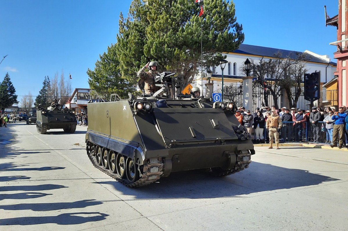 Parada Militar 2024 del Destacamento Acorazado Nu00b05 Lanceros Firma Municipalidad de Puerto Natales 004