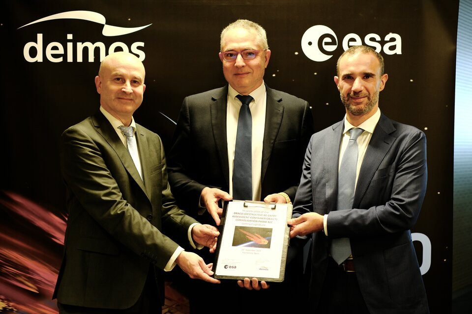 Deimos y la ESA firman un acuerdo para desarrollar un satélite que monitorice su reentrada destructiva en la atmósfera