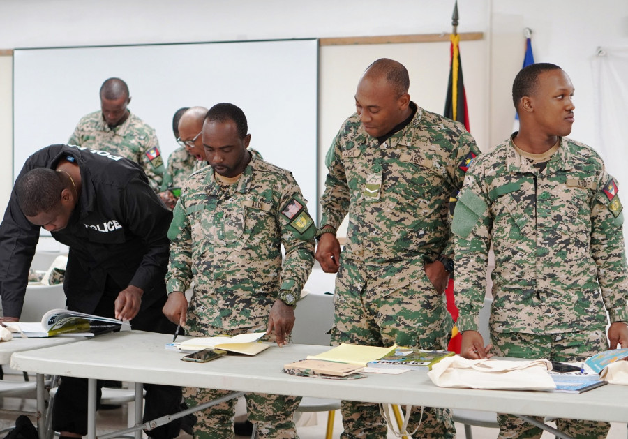 Antigua&Barbuda FzaDefensa Curso A&BDF