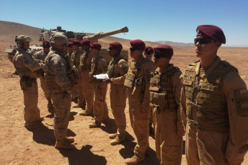 Entrega de diplomas a los graduados del curso de municionero de tanque Leopard 2A4 Firma Ejército de Chile