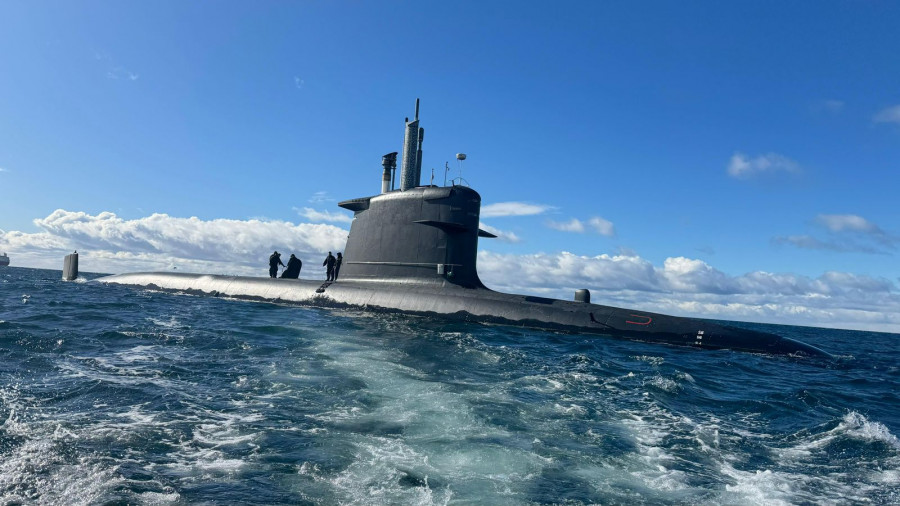 Submarino SS 23 General Carrera en la bahía de Punta Arenas Firma Armada de Chile