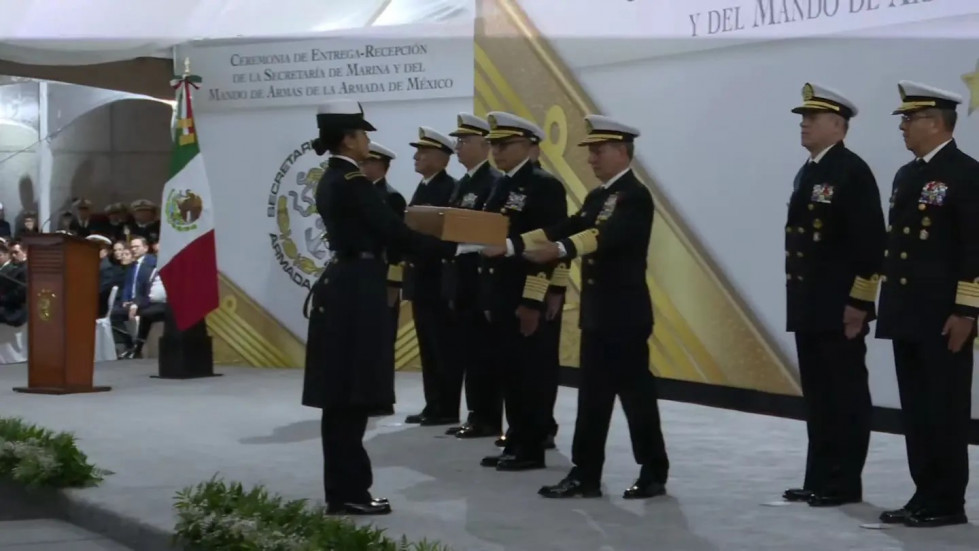 Entrega insignia de mando almirante ojeda