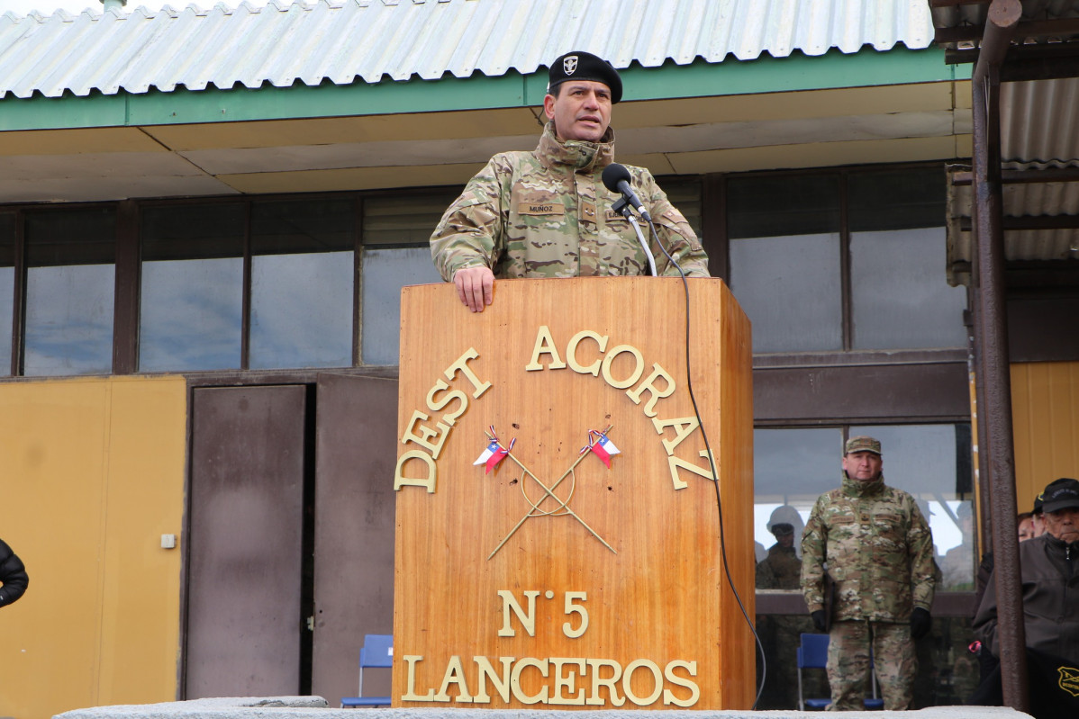 General de brigada Carlos Muu00f1oz Firma Municipalidad de Puerto Natales