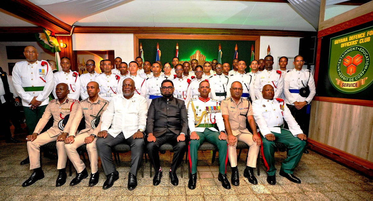 Guyana FzaDefensa Oficiales graduacion Office of the President 