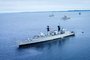 Los buques de la Escuadra Nacional en la bahía de Puerto Montt Firma Armada de Chile