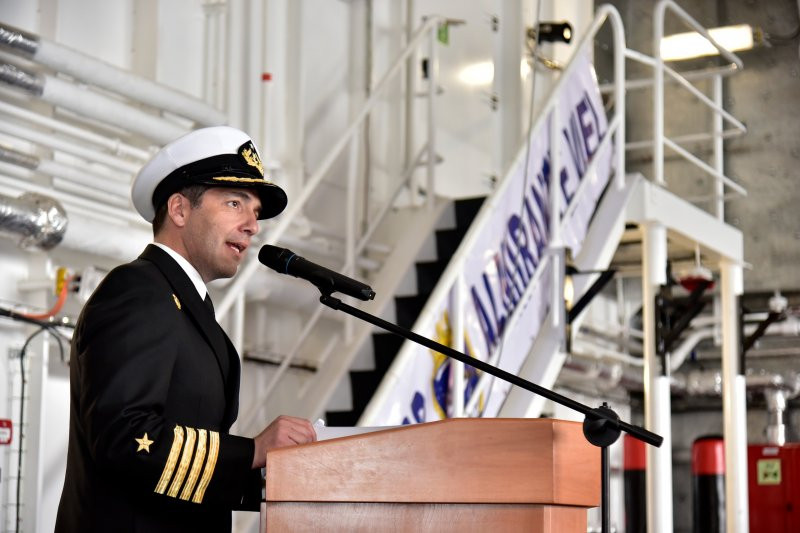 Capitán de navío Juan Pablo Henríquez Firma Armada de Chile