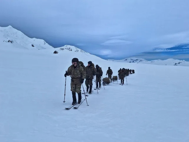 Especialistas de la Compau00f1u00eda Andina Nu00b020 Cochrane de la IV Divisiu00f3n en Campos de Hielo Sur Firma Eju00e9rcito de Chile