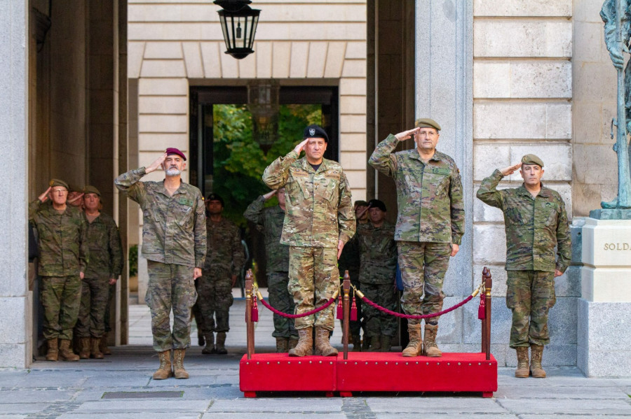 El general Iturriaga en su visita al Palacio de Buena Vista en Madrid Firma Ejército de Tierra