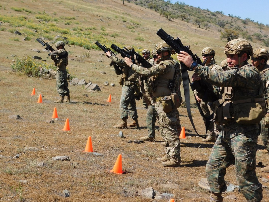 Pru00e1ctica con el lanzagranadas IWI GL 40 mm Firma Eju00e9rcito de Chile