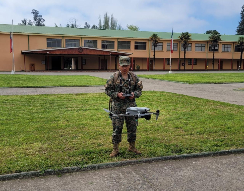 Curso de operador de drones en el Destacamento de Montaña N°17 Los Ángeles Firma Ejército de Chile