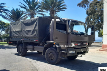 Camión Mercedes Benz Atego 1023 4x4 del Regimiento N°2 Maipo del Ejército de Chile Firma Nicolás García E