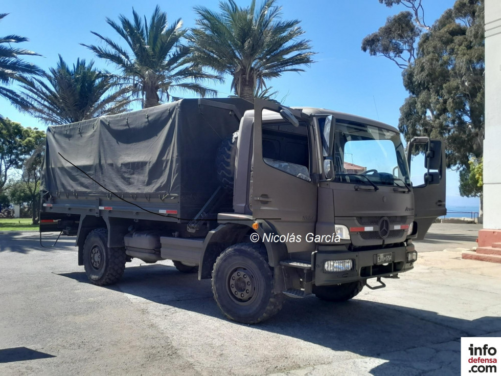 Camión Mercedes Benz Atego 1023 4x4 del Regimiento N°2 Maipo del Ejército de Chile Firma Nicolás García E