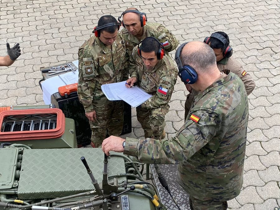 Mecu00e1nicos en el Parque y Centro de Mantenimiento de Sistemas Acorazados Nu00b01 Firma 1u00aa Brigada Acorazada Coraceros del Eju00e9rcito de Chile  004