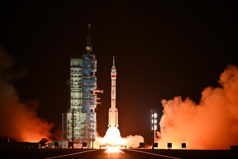 Lanzamiento de Shenzhou-19