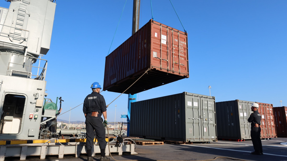 Desembarco de material de la Infantería de Marina I