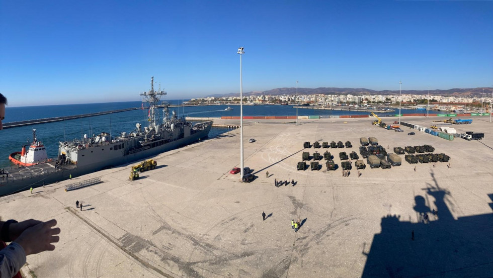 Desembarco de material de la Infantería de Marina