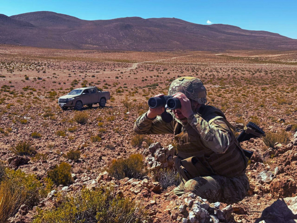 Camioneta Toyota Hilux 4x4 enpleada en tareas de control de frontera en Ollague Firma Ejército de Chile 002