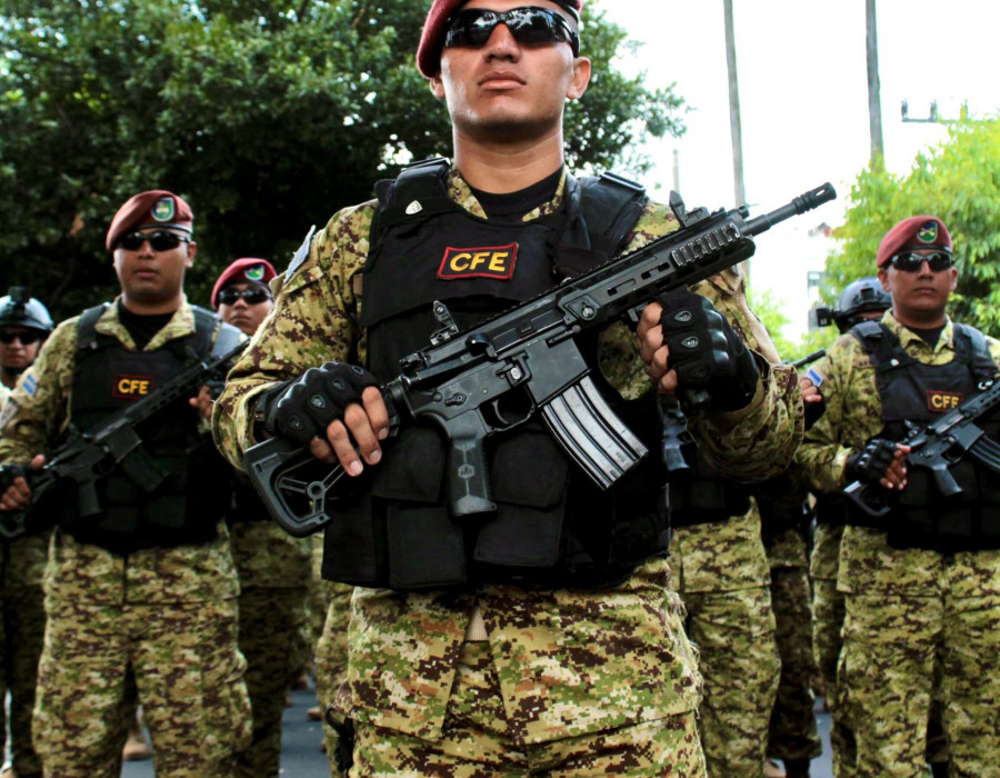 Militares salvadoreños