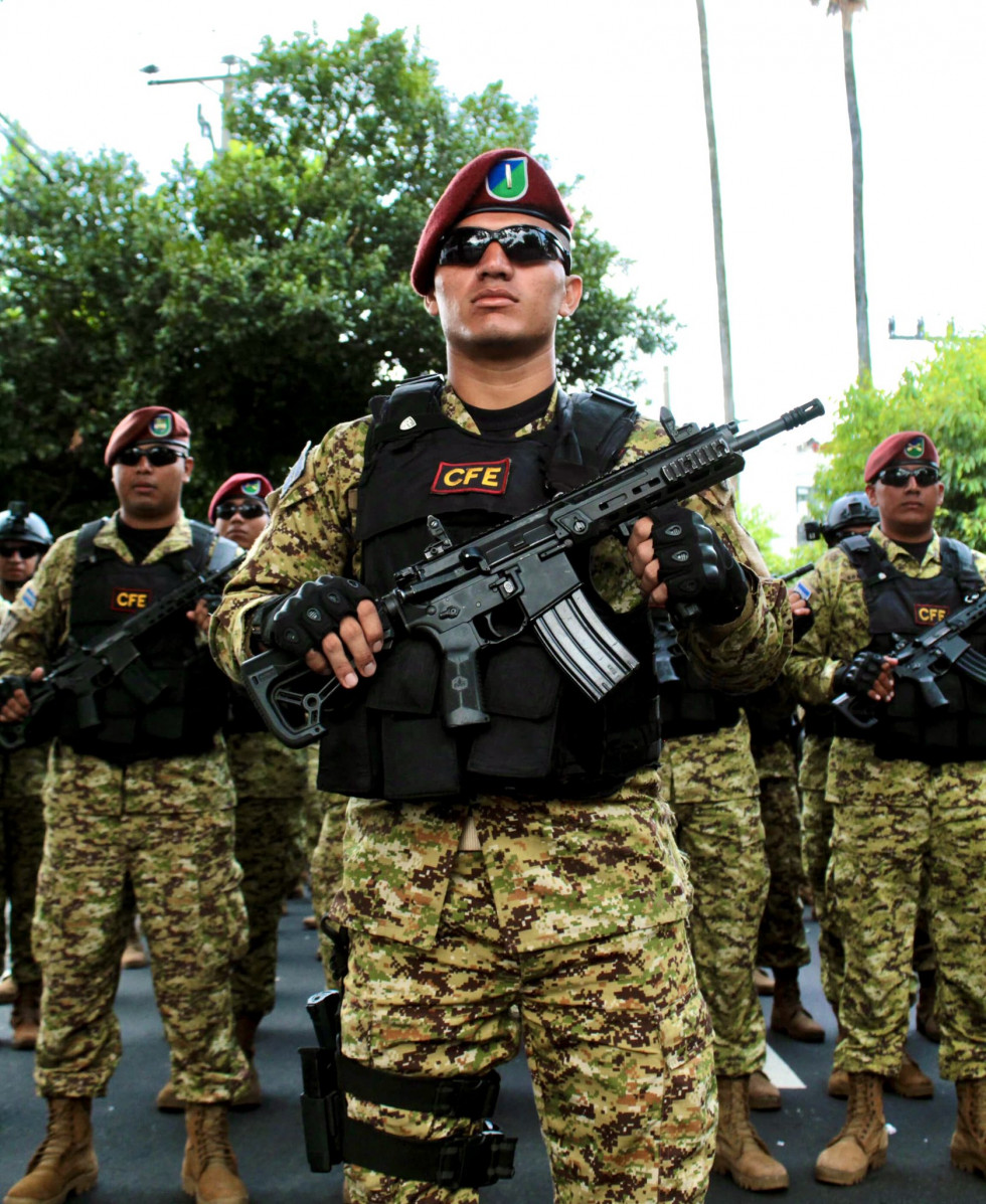 Militares salvadoreños